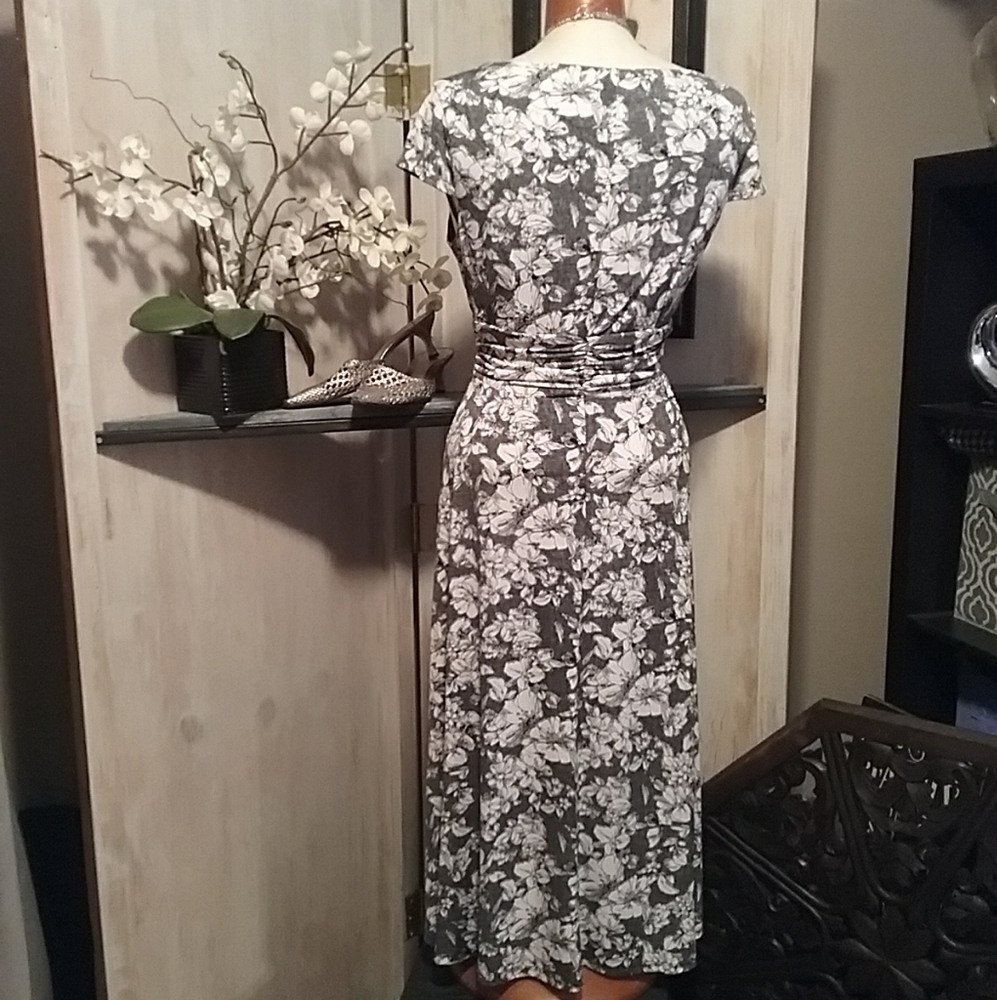 Connected | Dress - Picture 5 of 16